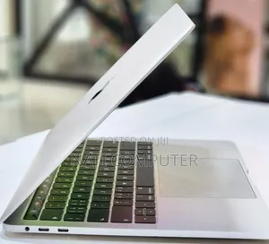 New Laptop Apple MacBook 2018 8GB Intel Core I5 SSD 256GB