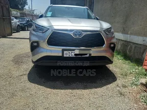 Toyota Highlander Hybrid 2023 Silver