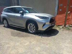 Toyota Highlander Hybrid 2023 Silver