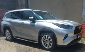 Toyota Highlander Hybrid 2023 Silver