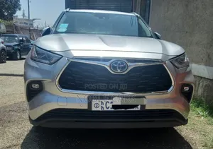 Toyota Highlander Hybrid 2023 Silver