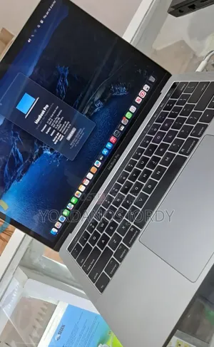 New Laptop Apple MacBook Pro 2017 16GB Intel Core I5 SSD 256GB