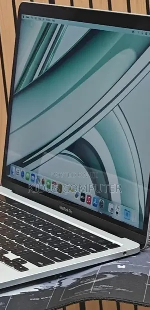 New Laptop Apple MacBook Pro 2022 M2 8GB Apple M2 SSD 256GB