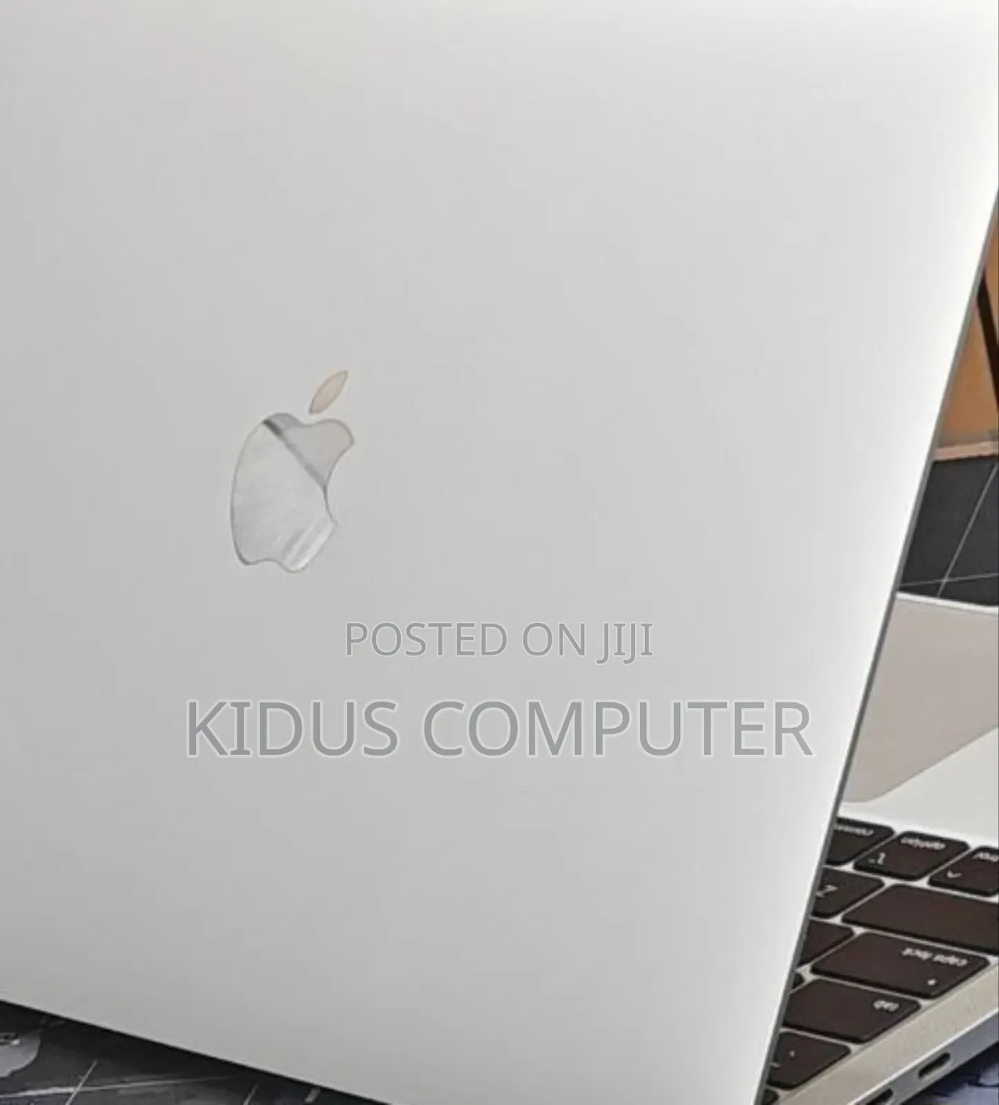 New Laptop Apple MacBook Pro 2022 M2 8GB Apple M2 SSD 256GB