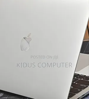 New Laptop Apple MacBook Pro 2022 M2 8GB Apple M2 SSD 256GB