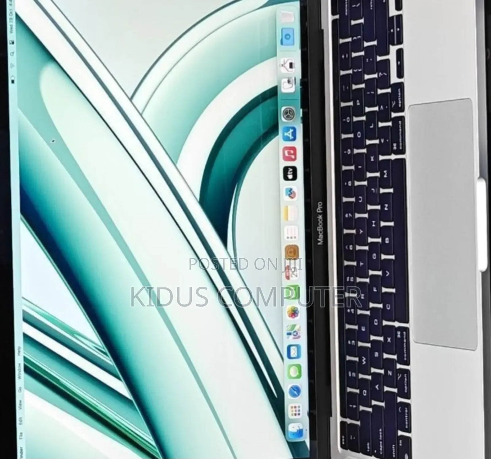 New Laptop Apple MacBook Pro 2022 M2 8GB Apple M2 SSD 256GB