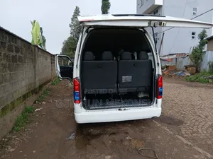 Toyota HiAce 2016 White