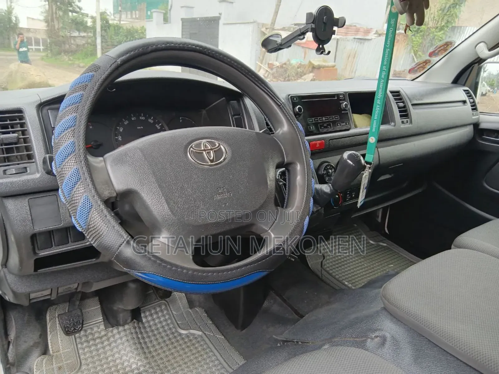 Toyota HiAce 2016 White