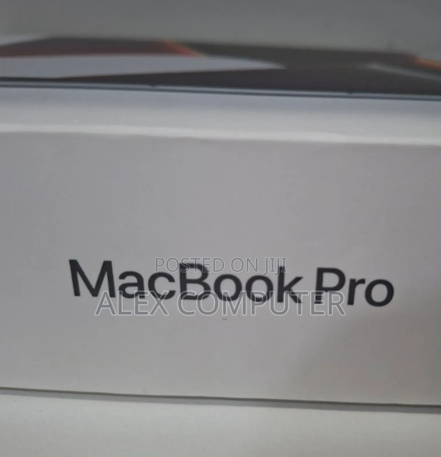 New Laptop Apple MacBook Pro 32GB Apple M1 Max SSD 1T