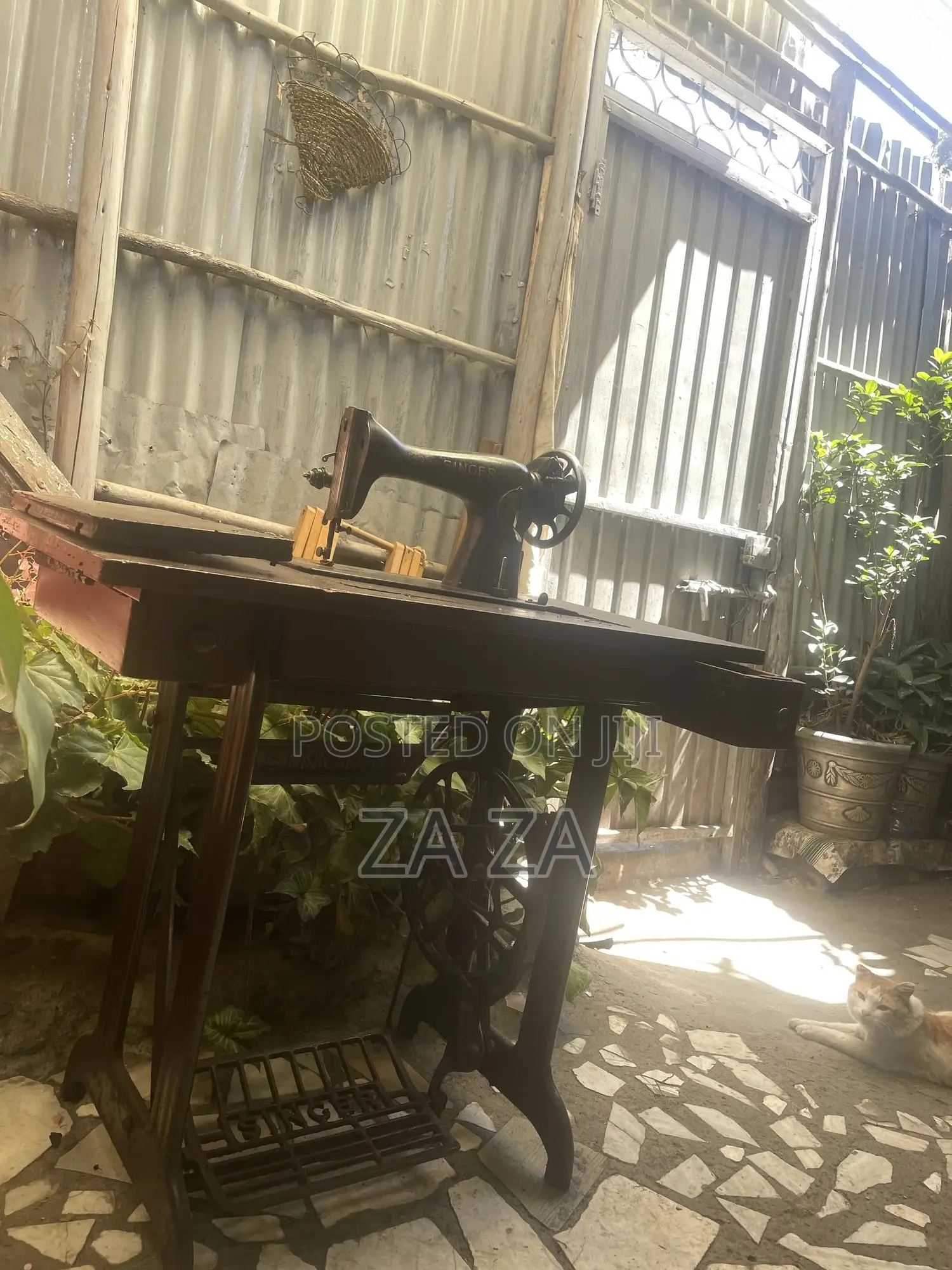 Original Singer Manual Sewing Machine – Working Perfectly