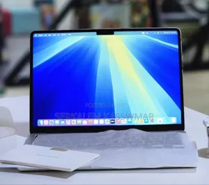 New Laptop Apple MacBook Air 16GB Apple M4 SSD 256GB