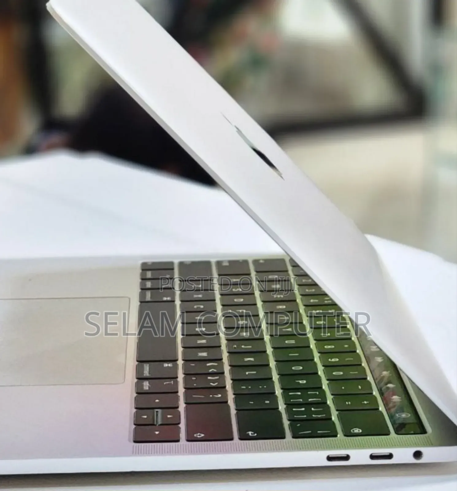 New Laptop Apple MacBook Pro 2019 8GB Intel Core I5 SSD 256GB