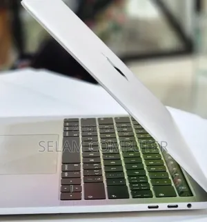 New Laptop Apple MacBook Pro 2019 8GB Intel Core I5 SSD 256GB