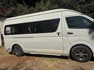 Toyota HiAce 2018 White