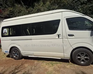 Toyota HiAce 2018 White