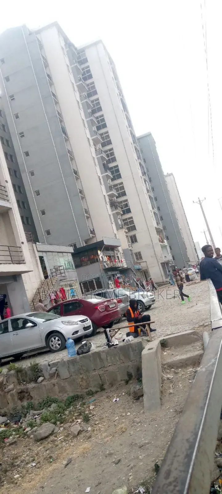 ለሽያጭ የቀረበ ሱቅ መሪ 40/60 ኮንዶሚኒየም ባንክ እዳ ያለበት