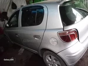 Toyota Vitz 2004 Silver