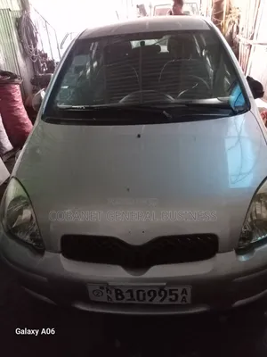 Toyota Vitz 2004 Silver