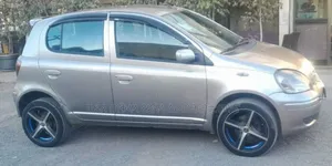 Toyota Vitz 2004 Pink