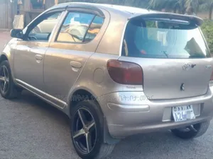 Toyota Vitz 2004 Pink