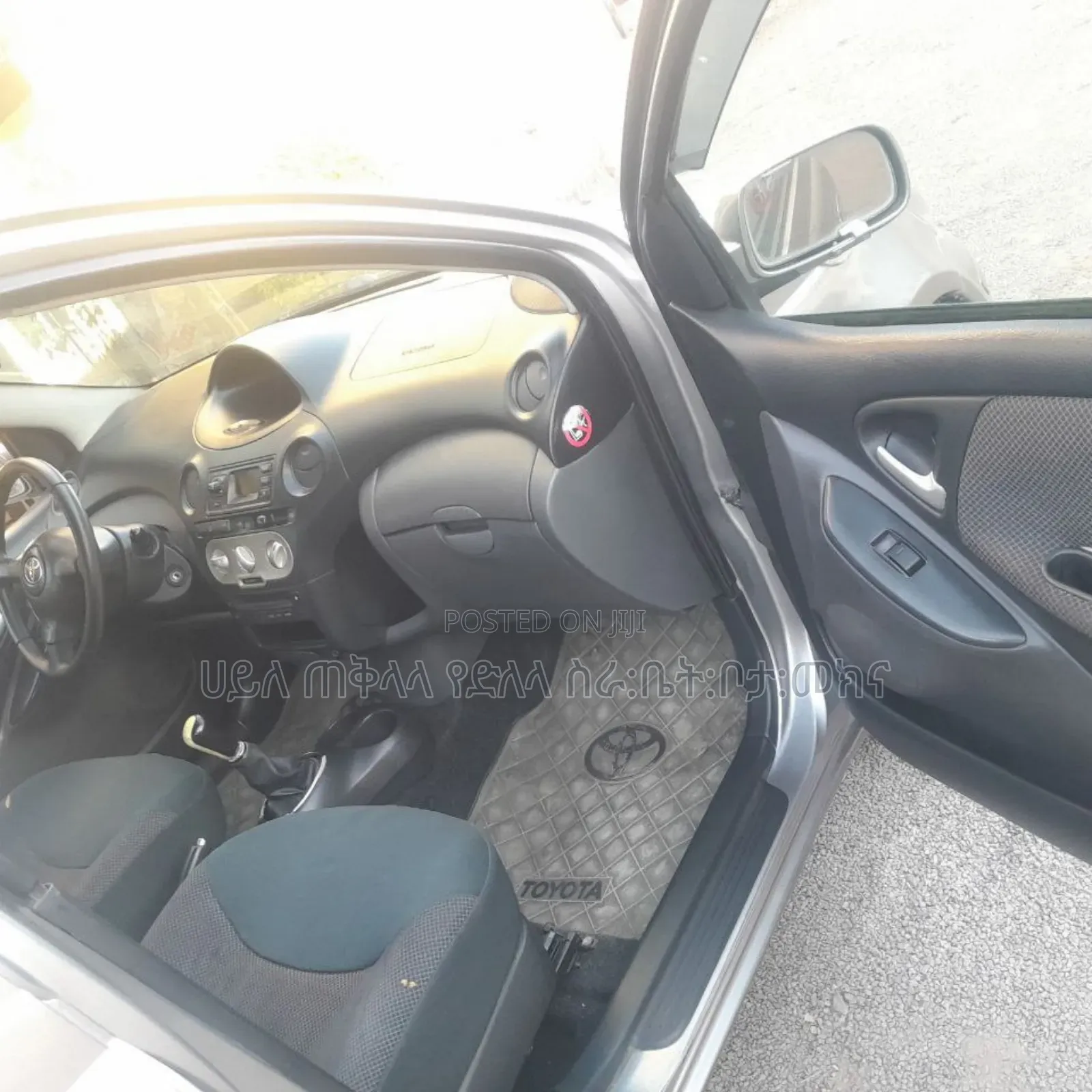 Toyota Vitz 2004 Pink