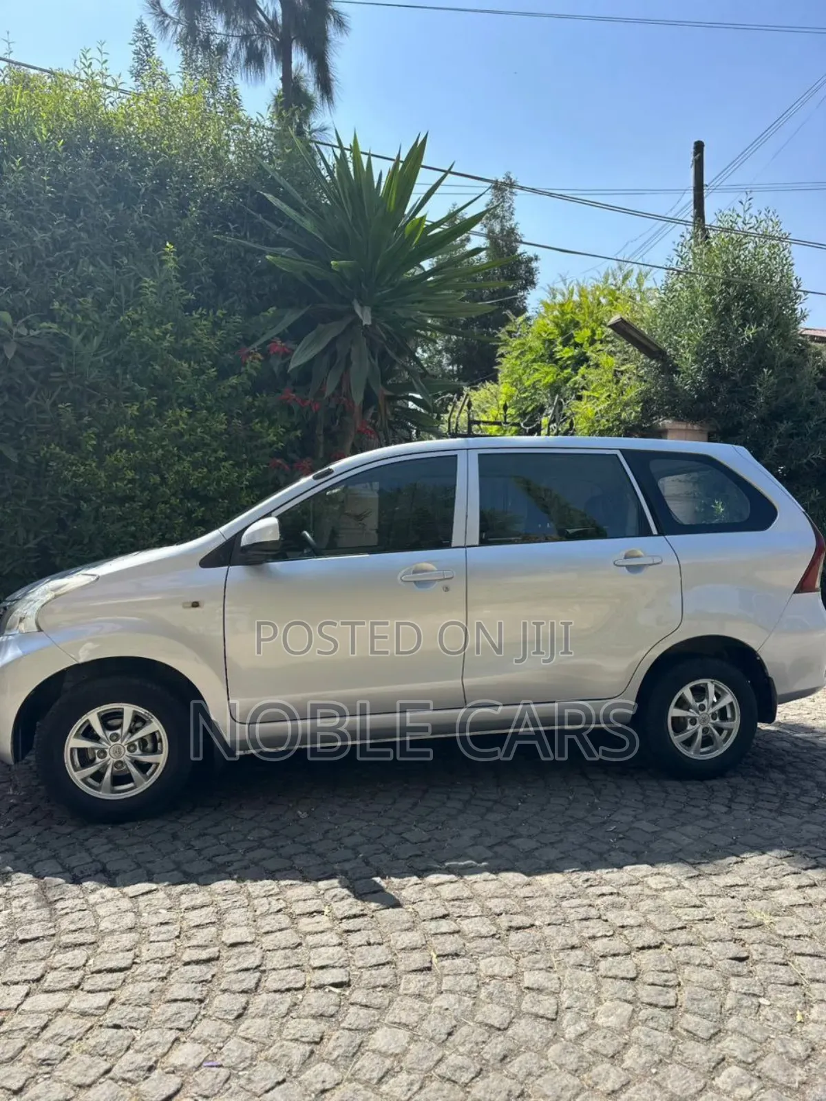 Toyota Avanza 2013 Gold