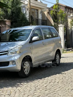 Toyota Avanza 2013 Gold