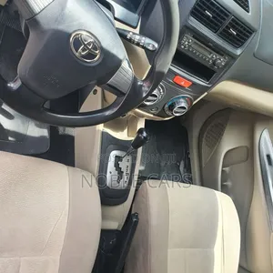Toyota Avanza 2013 Gold