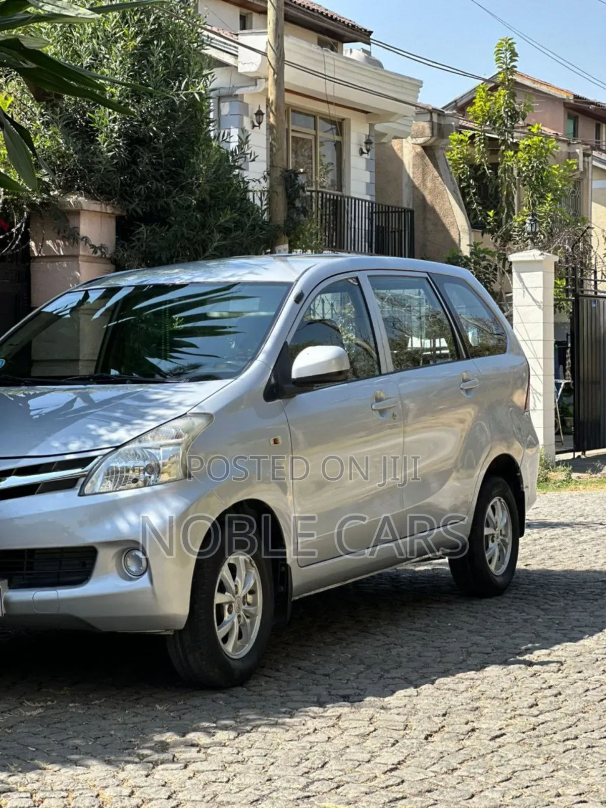 Toyota Avanza 2013 Gold