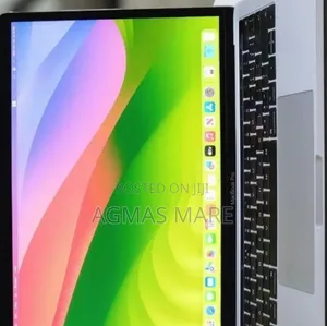 New Laptop Apple MacBook Pro 2018 8GB Intel Core i5 SSD 256GB