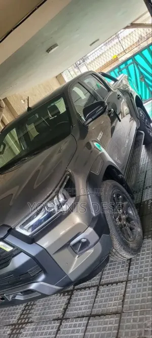 Toyota Hilux 2021 Maroon