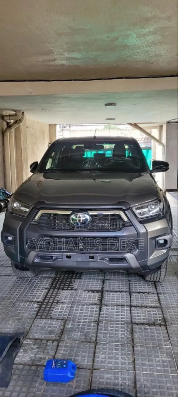 Toyota Hilux 2021 Maroon