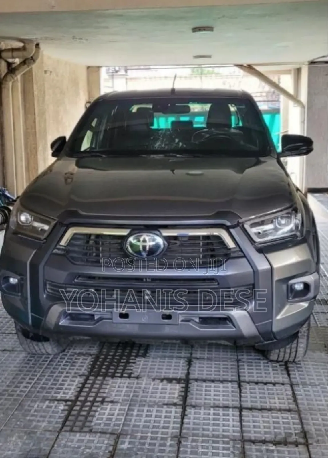 Toyota Hilux 2021 Maroon