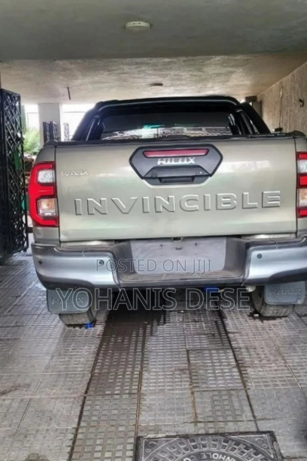 Toyota Hilux 2021 Maroon