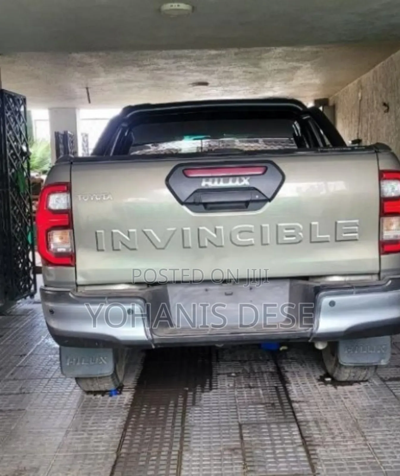 Toyota Hilux 2021 Maroon