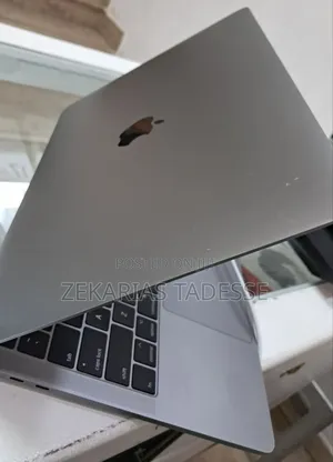 New Laptop Apple MacBook Pro 2017 16GB Intel Core I5 SSD 256GB