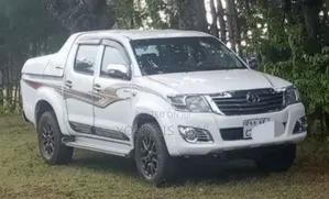Toyota Hilux 2013 Off white