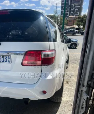 Toyota Fortuner 2011 Off white