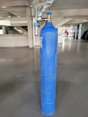 Oxygen Cylinder/Tank身喚with Gauge and Purifier度曰volume : 40litres