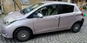 Toyota Yaris SE Hatchback 5dr 2012 Silver