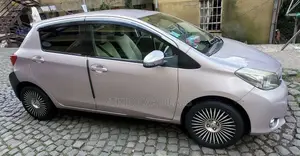 Toyota Yaris SE Hatchback 5dr 2012 Silver