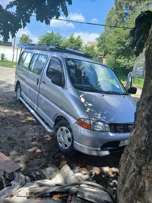 Toyota HiAce 2005 Silver