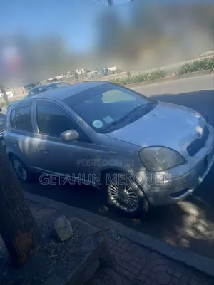 Toyota Vitz 2004 Silver
