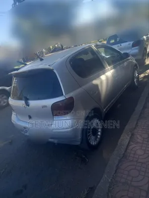Toyota Vitz 2004 Silver