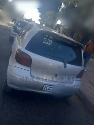 Toyota Vitz 2004 Silver