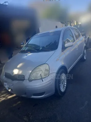 Toyota Vitz 2004 Silver