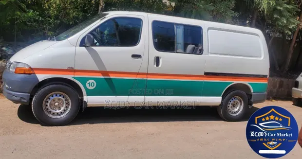 Toyota HiAce 2003 White