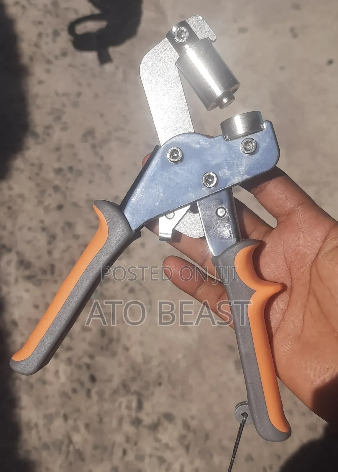 Handheld Grommet Eyelet Plier, a Manual Press Tool for Punching Holes