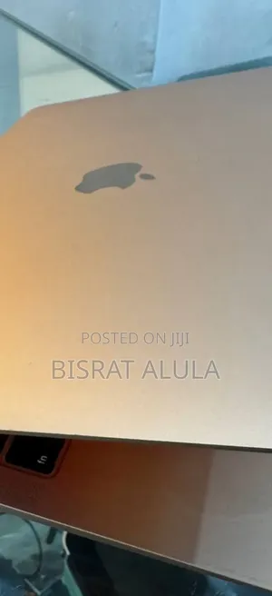 New Laptop Apple MacBook Pro 2019 8GB Intel Core I5 SSD 256GB