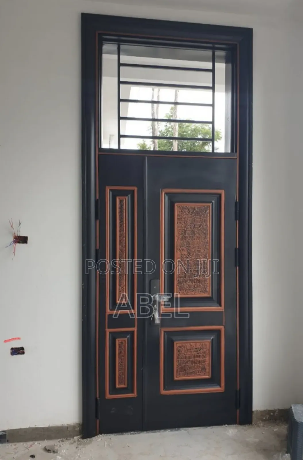 የብረት በር ይፈልጋሉ Victor